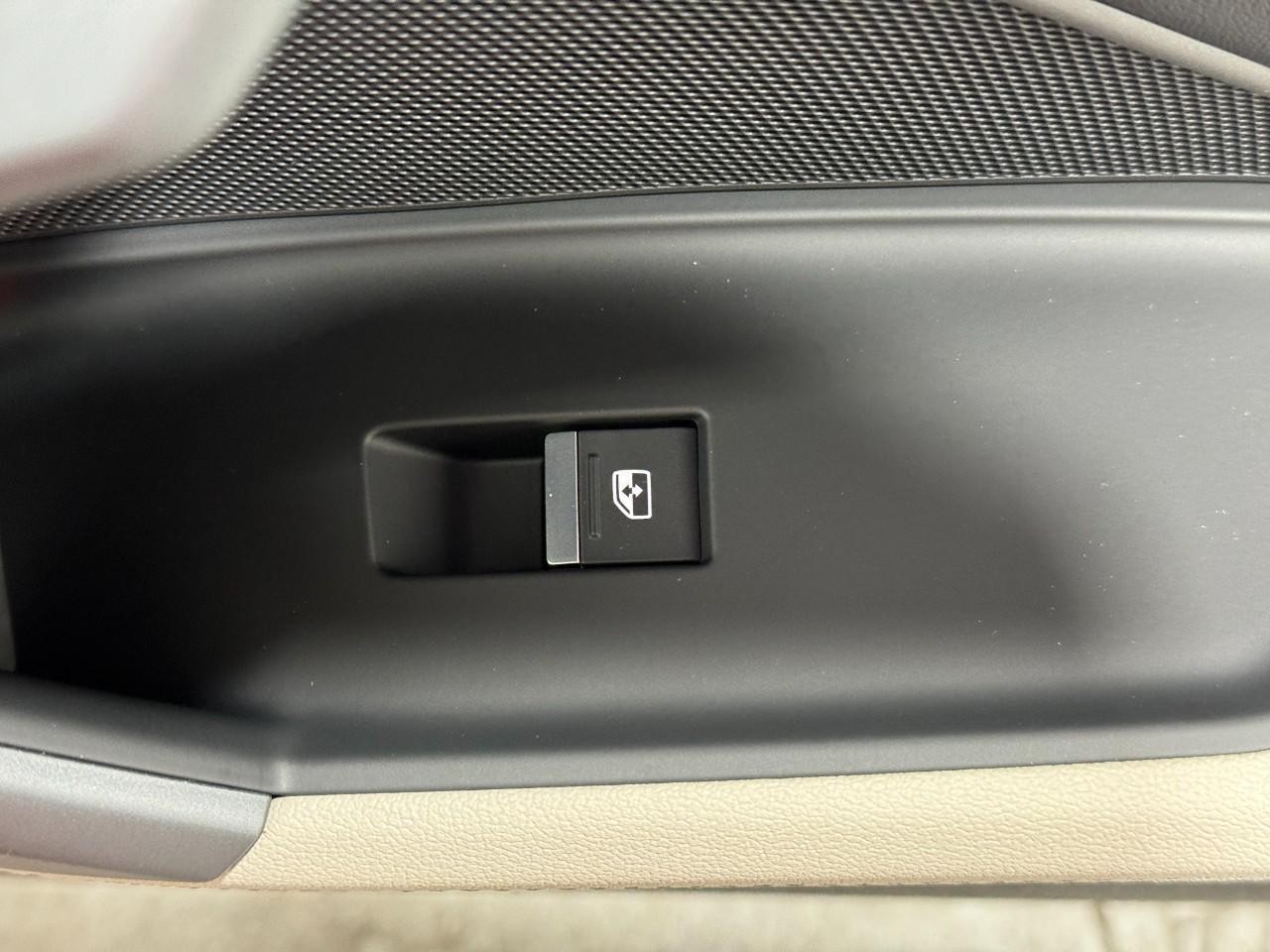 Audi A3 Vehicle Full-screen Gallery Image 21