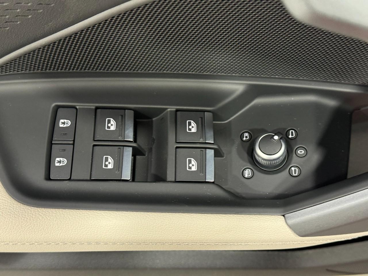 Audi A3 Vehicle Full-screen Gallery Image 24