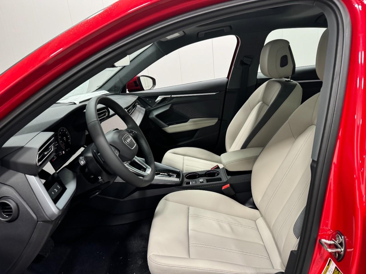 Audi A3 Vehicle Full-screen Gallery Image 26