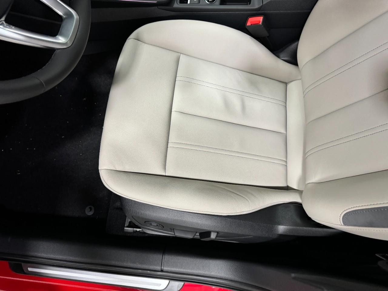 Audi A3 Vehicle Full-screen Gallery Image 27