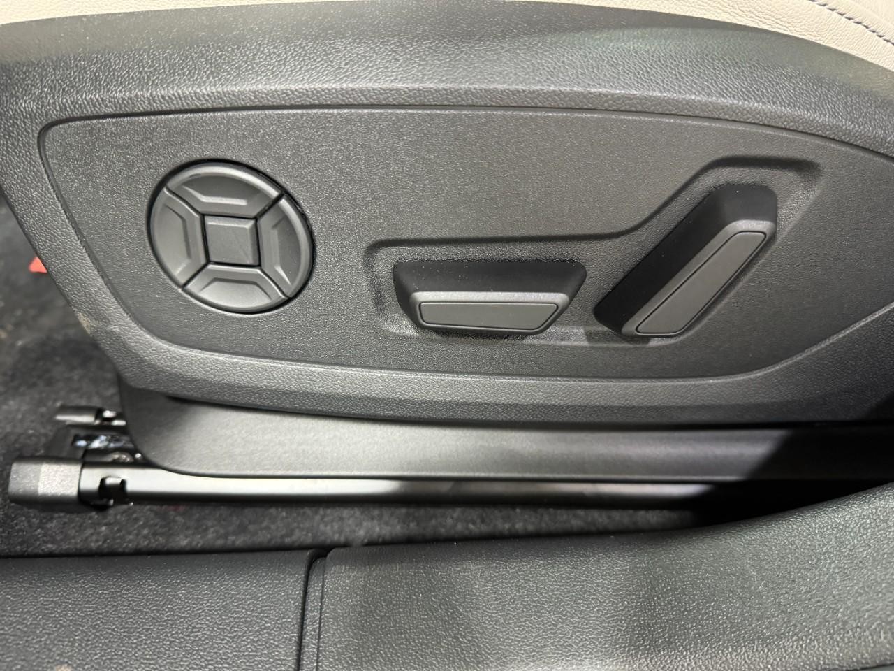 Audi A3 Vehicle Full-screen Gallery Image 28