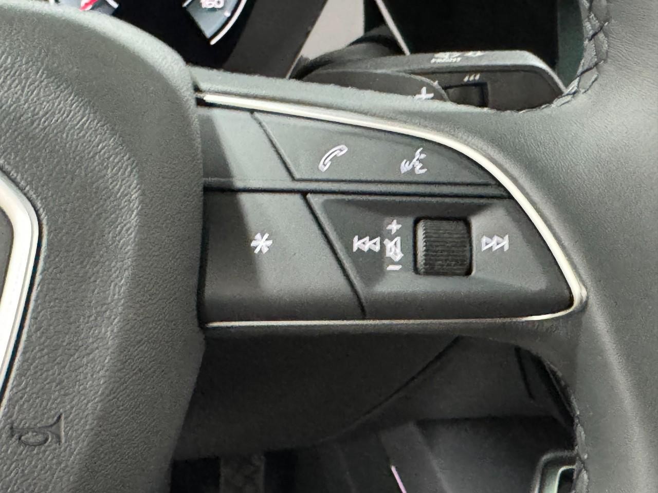 Audi A3 Vehicle Full-screen Gallery Image 32