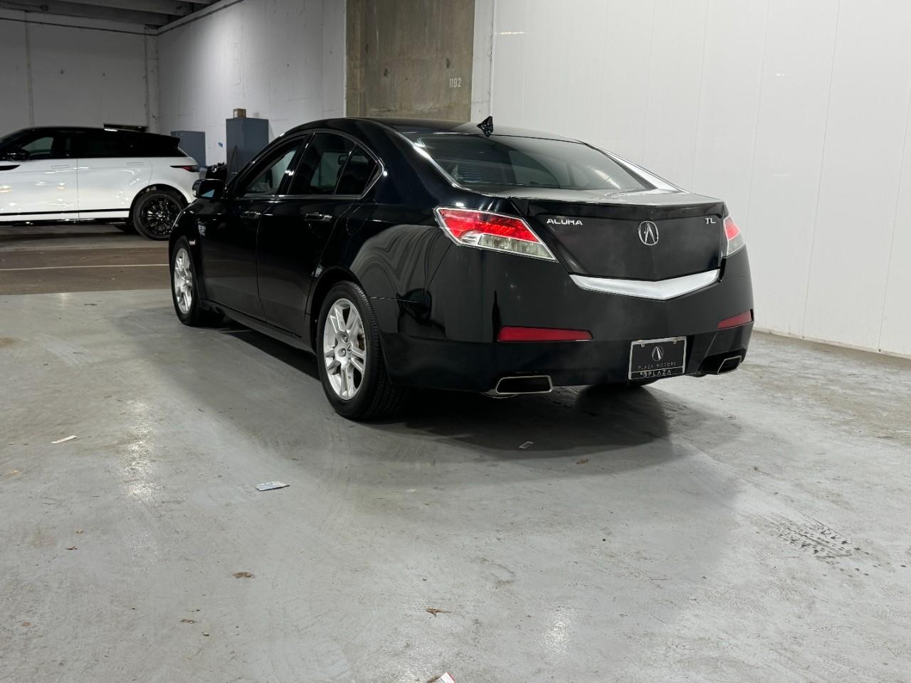 Acura TL Vehicle Full-screen Gallery Image 3