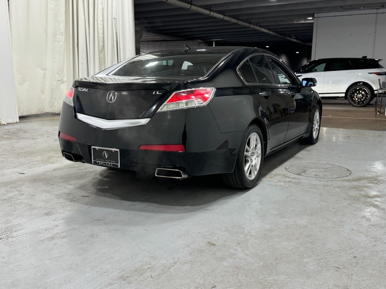 Acura TL Vehicle Full-screen Gallery Image 4