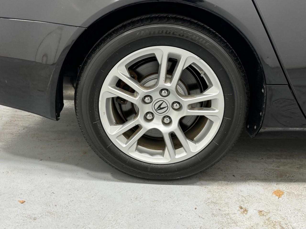 Acura TL Vehicle Full-screen Gallery Image 5