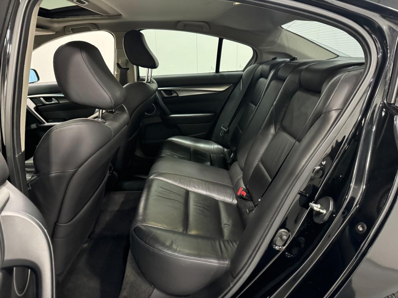 Acura TL Vehicle Full-screen Gallery Image 8