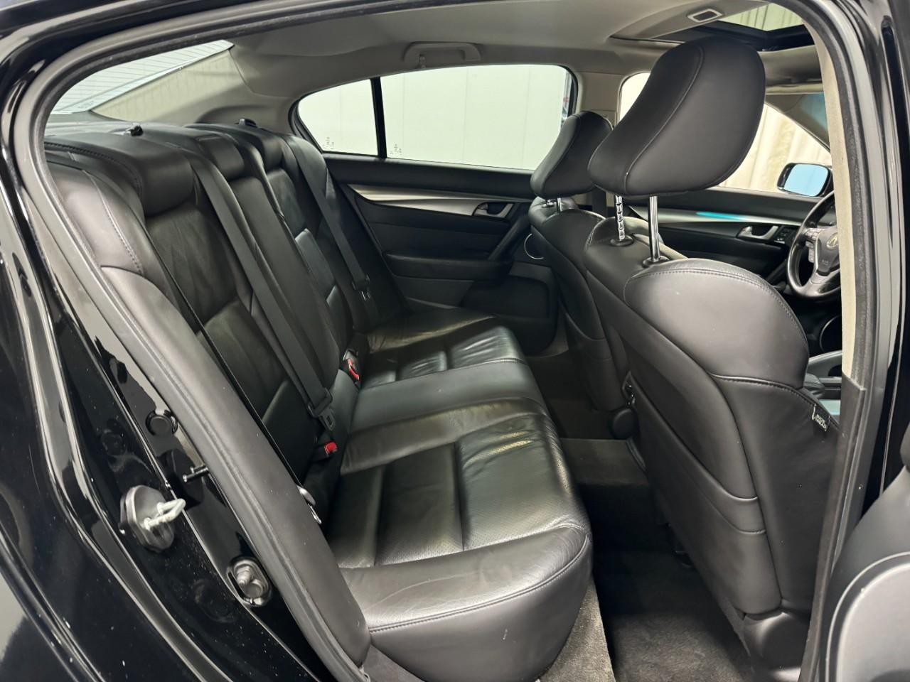 Acura TL Vehicle Full-screen Gallery Image 10