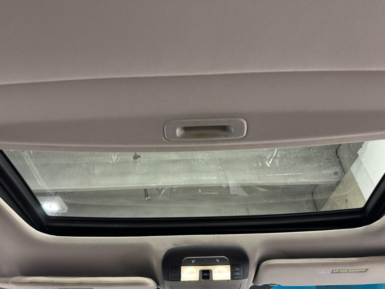 Acura TL Vehicle Full-screen Gallery Image 11