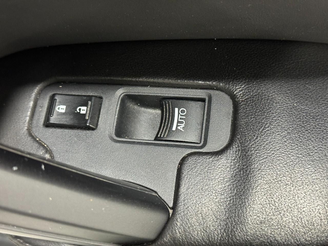 Acura TL Vehicle Full-screen Gallery Image 21