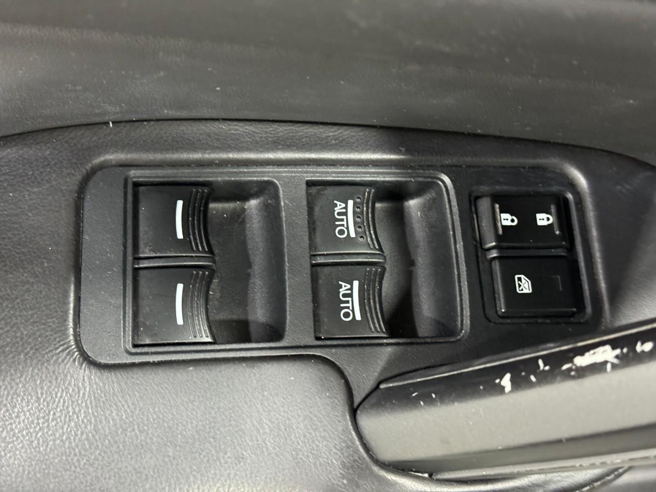 Acura TL Vehicle Full-screen Gallery Image 23