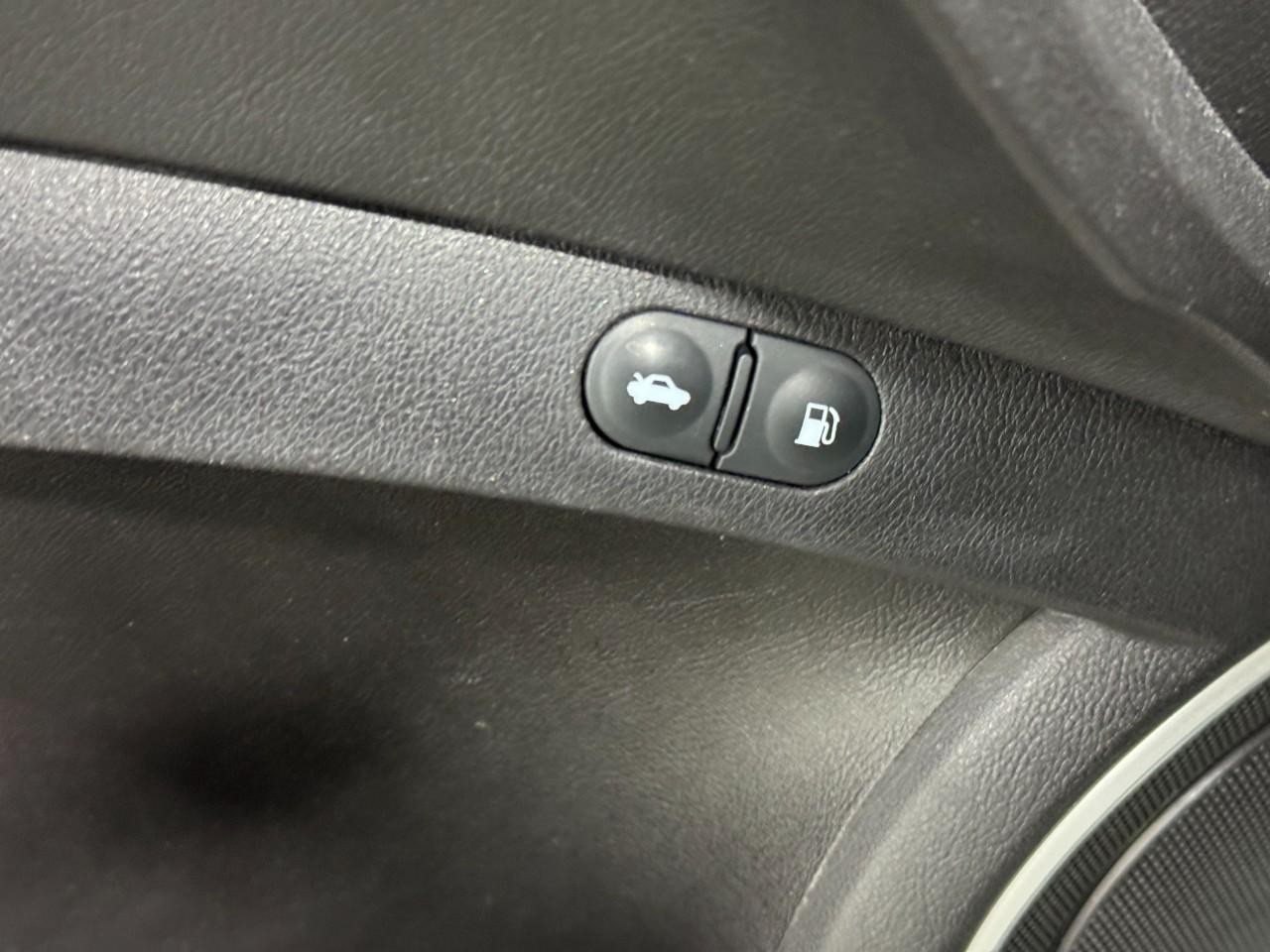 Acura TL Vehicle Full-screen Gallery Image 24