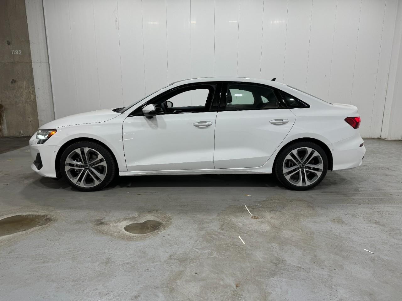 Audi A3 Vehicle Full-screen Gallery Image 2