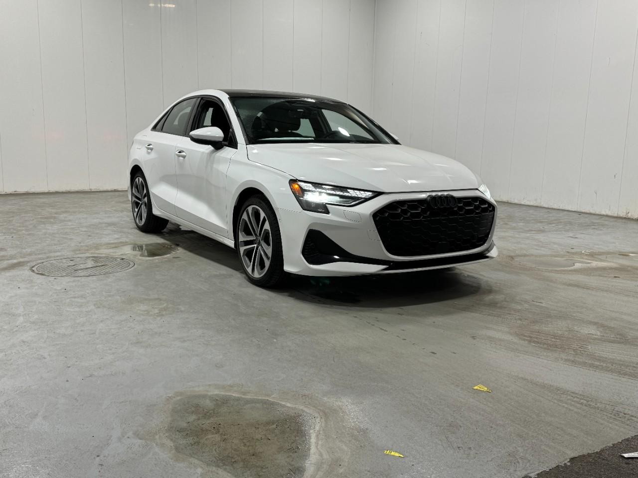 Audi A3 Vehicle Full-screen Gallery Image 6