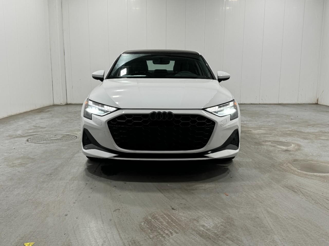 Audi A3 Vehicle Full-screen Gallery Image 7