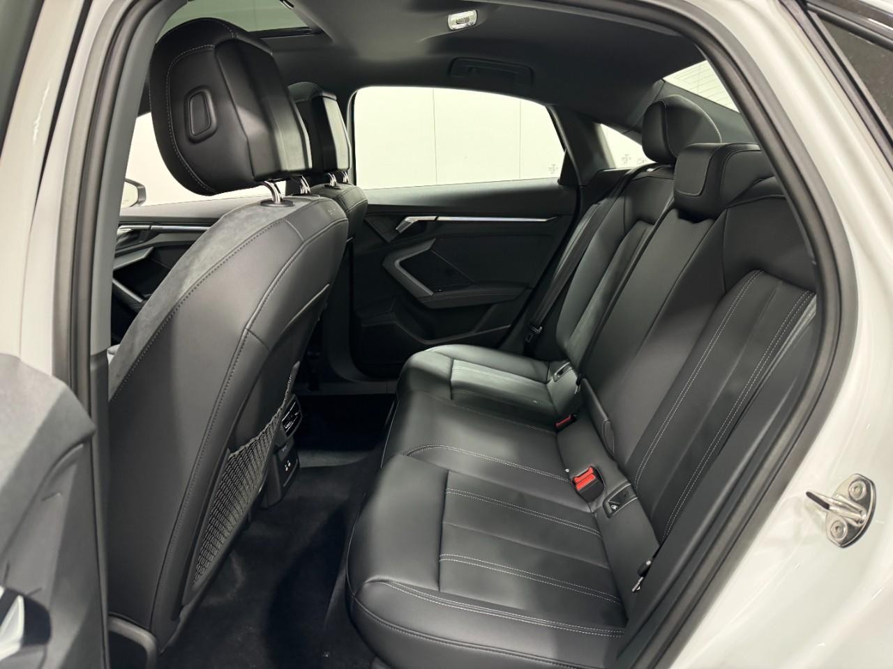 Audi A3 Vehicle Full-screen Gallery Image 8