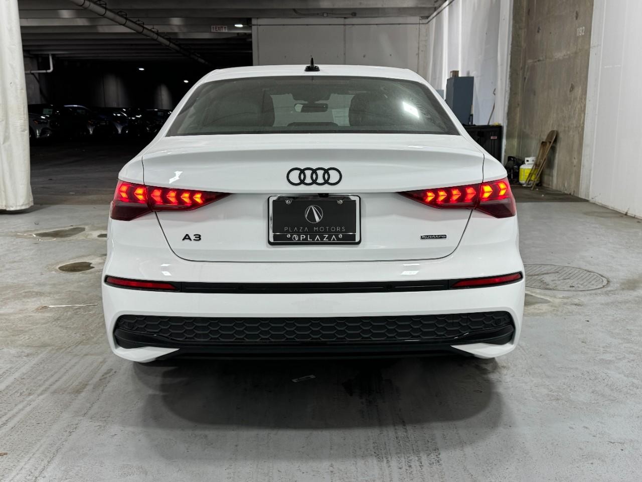 Audi A3 Vehicle Full-screen Gallery Image 9