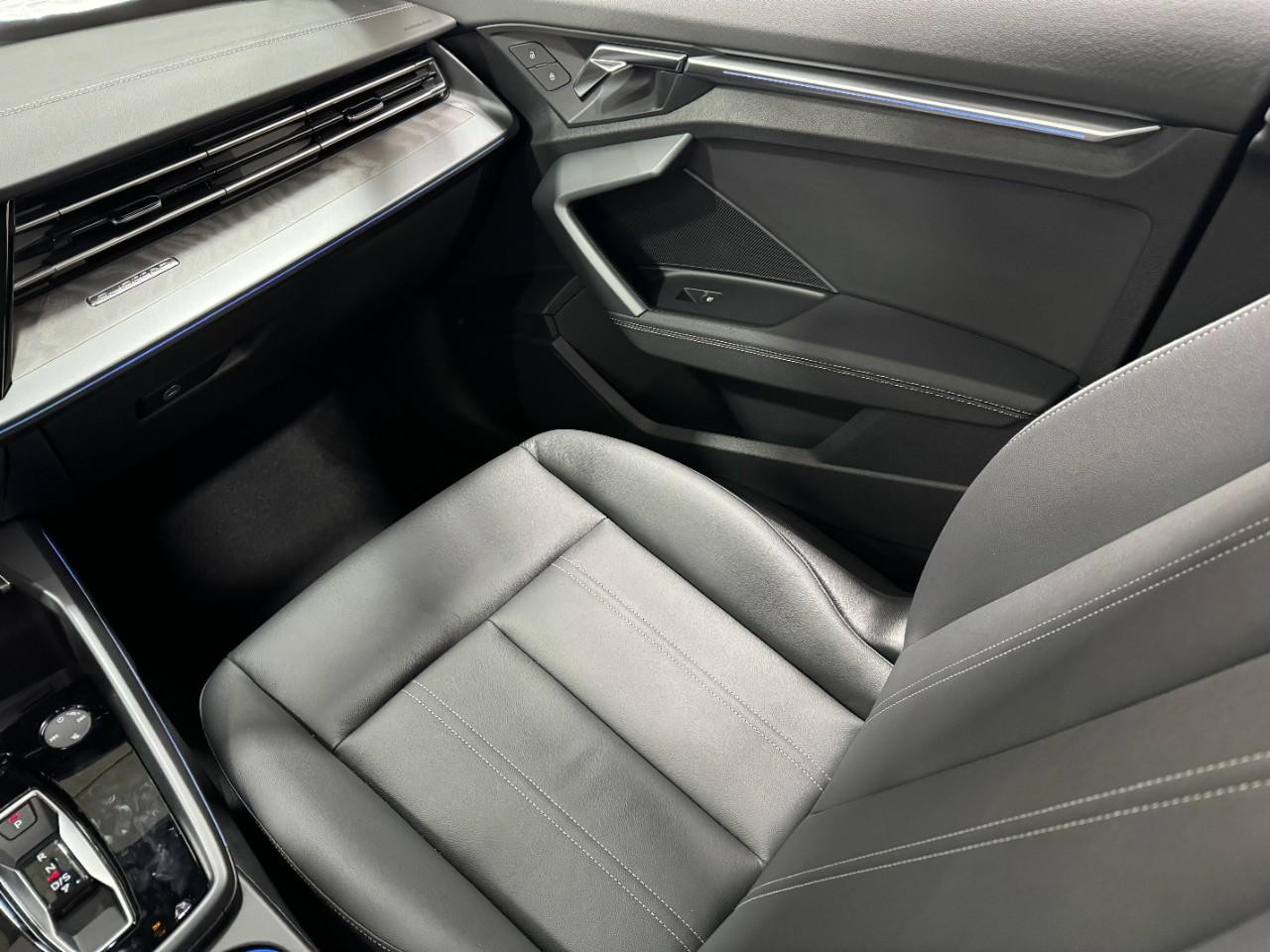 Audi A3 Vehicle Full-screen Gallery Image 17