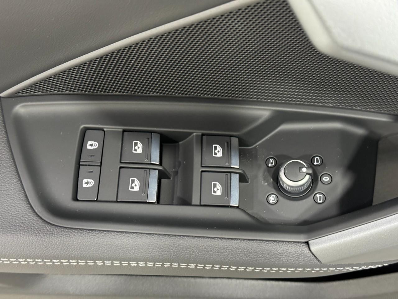 Audi A3 Vehicle Full-screen Gallery Image 25