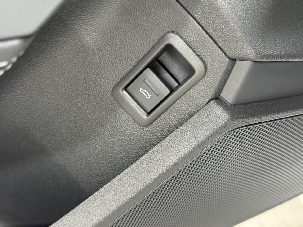 Audi A3 Vehicle Full-screen Gallery Image 26