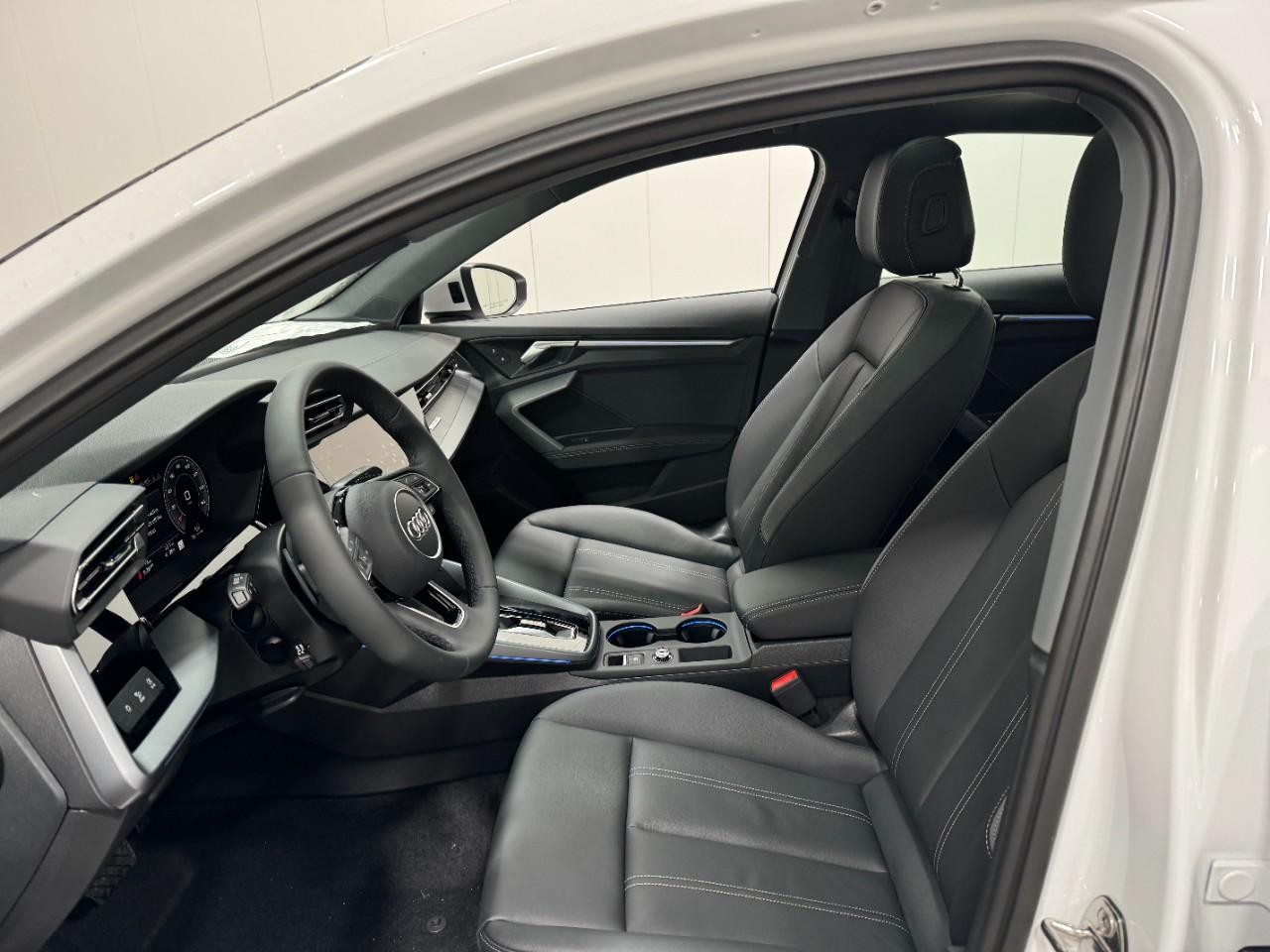 Audi A3 Vehicle Full-screen Gallery Image 27