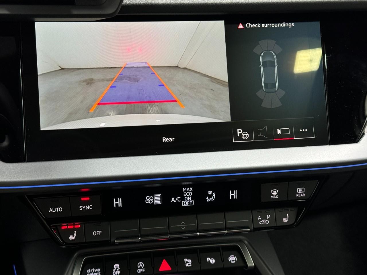 Audi A3 Vehicle Full-screen Gallery Image 35