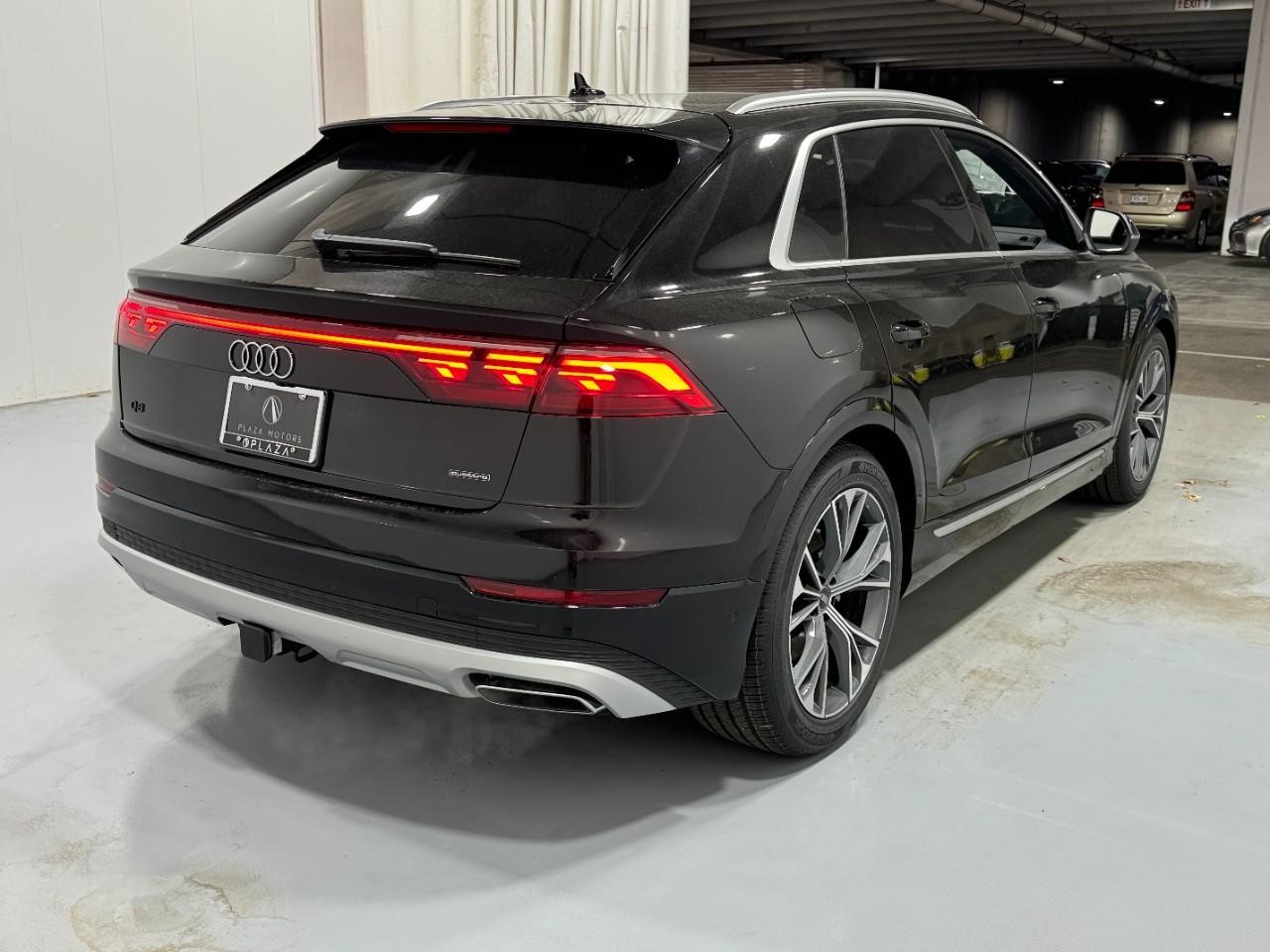 Audi Q8 Vehicle Full-screen Gallery Image 4