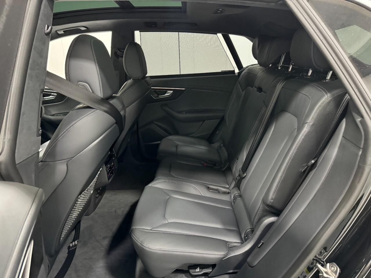 Audi Q8 Vehicle Full-screen Gallery Image 8