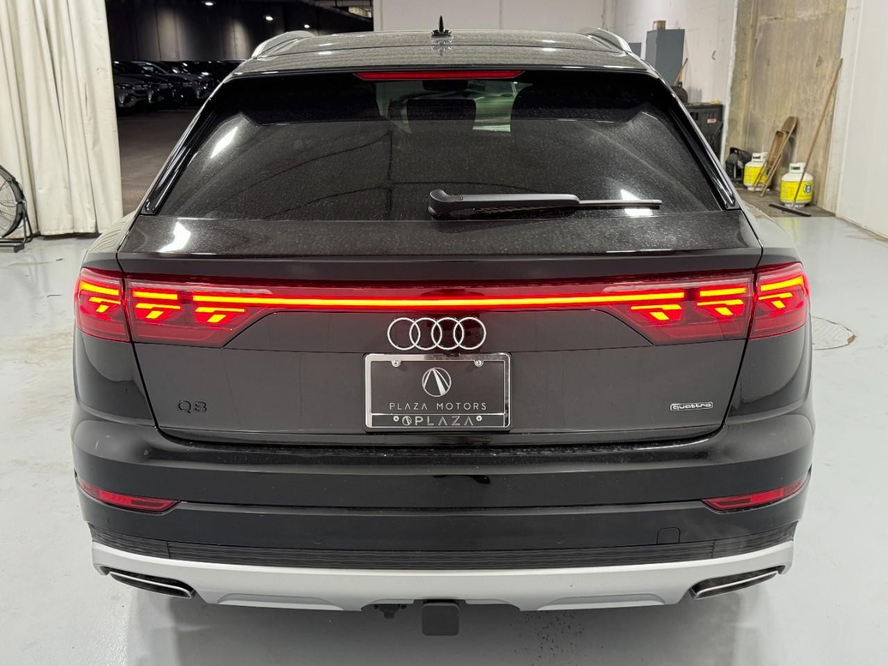 Audi Q8 Vehicle Full-screen Gallery Image 9