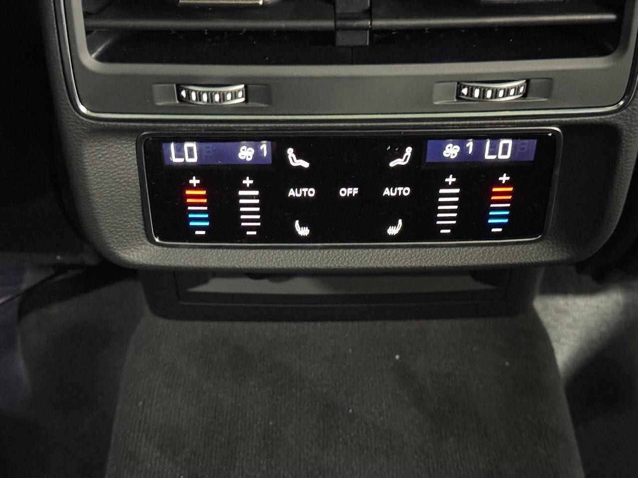 Audi Q8 Vehicle Full-screen Gallery Image 11