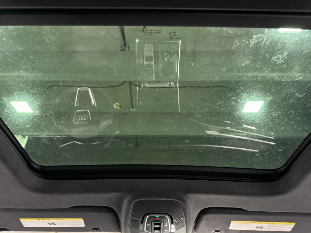 Audi Q8 Vehicle Full-screen Gallery Image 12