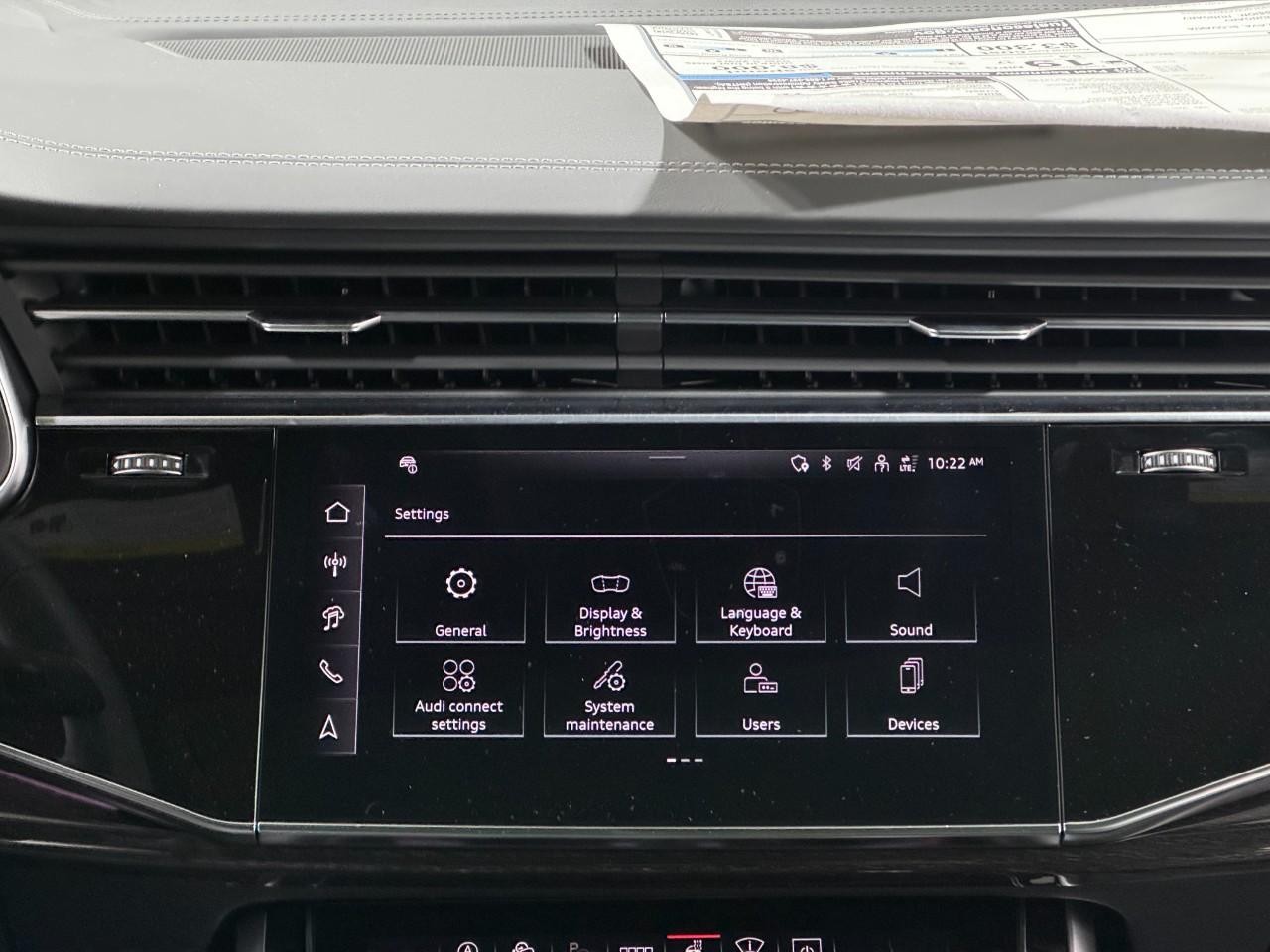 Audi Q8 Vehicle Full-screen Gallery Image 15