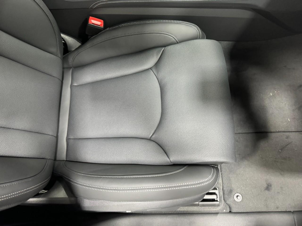 Audi Q8 Vehicle Full-screen Gallery Image 20