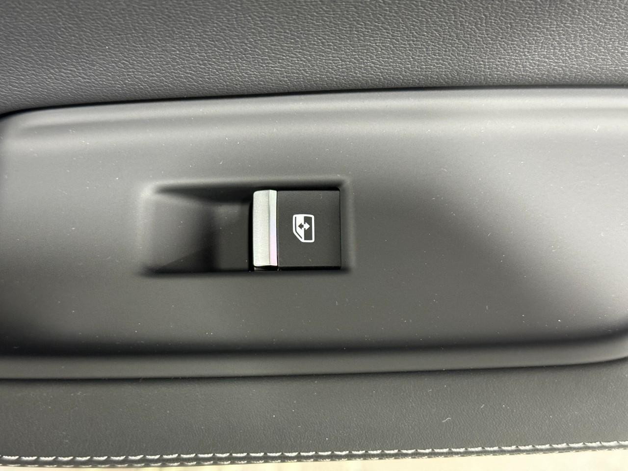 Audi Q8 Vehicle Full-screen Gallery Image 23