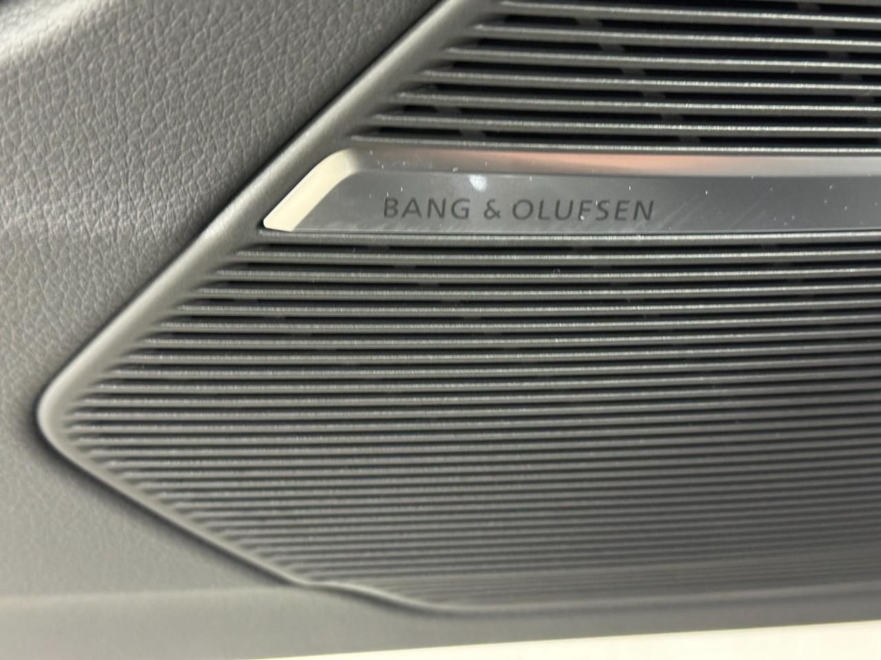 Audi Q8 Vehicle Full-screen Gallery Image 27