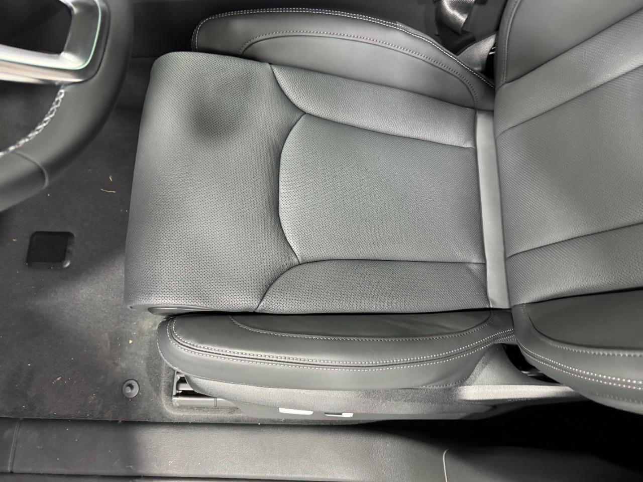 Audi Q8 Vehicle Full-screen Gallery Image 29