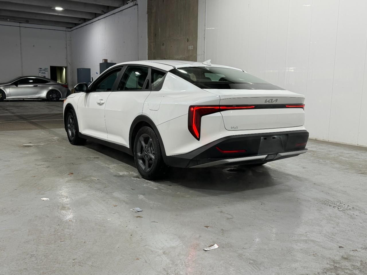 Kia K4 Vehicle Full-screen Gallery Image 3