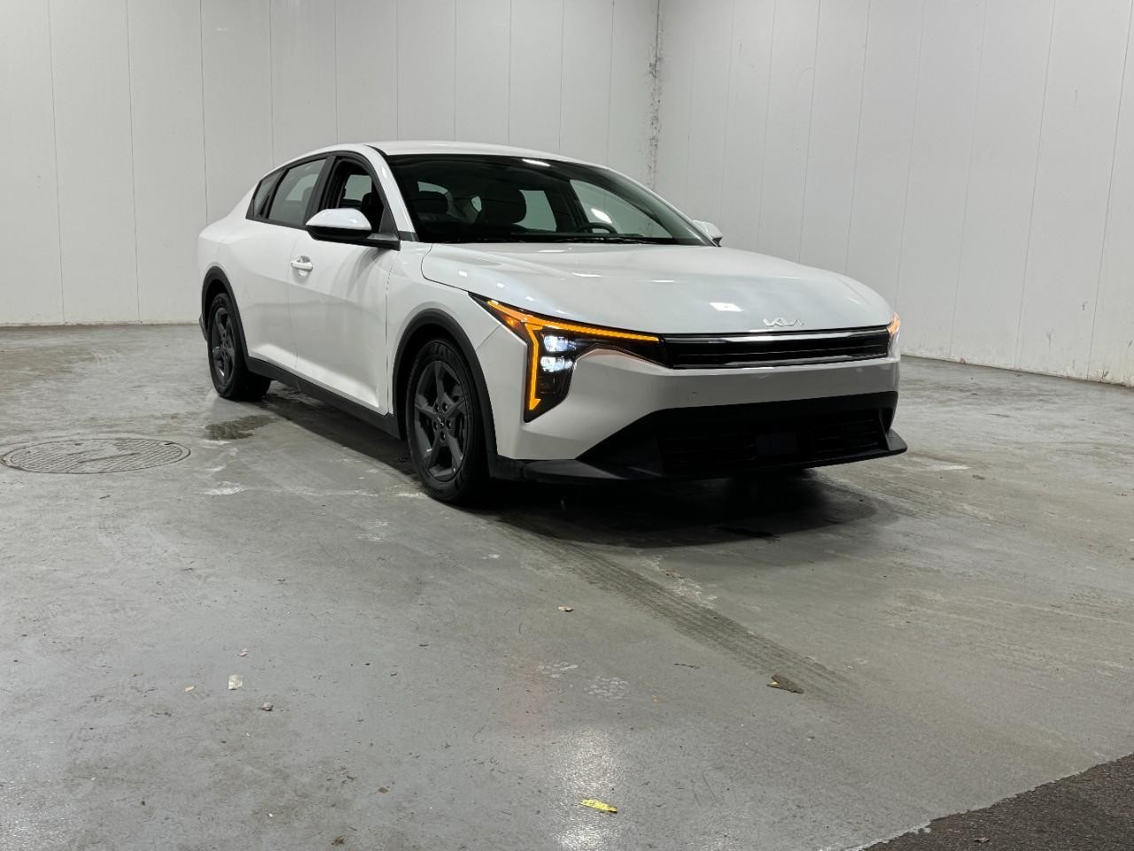 Kia K4 Vehicle Full-screen Gallery Image 6