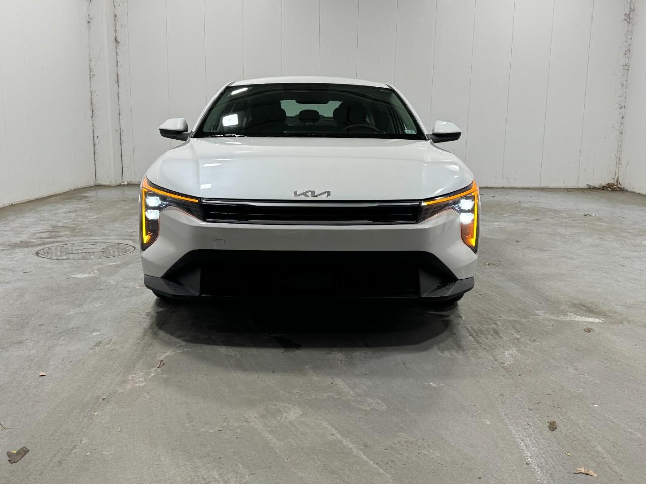 Kia K4 Vehicle Full-screen Gallery Image 7