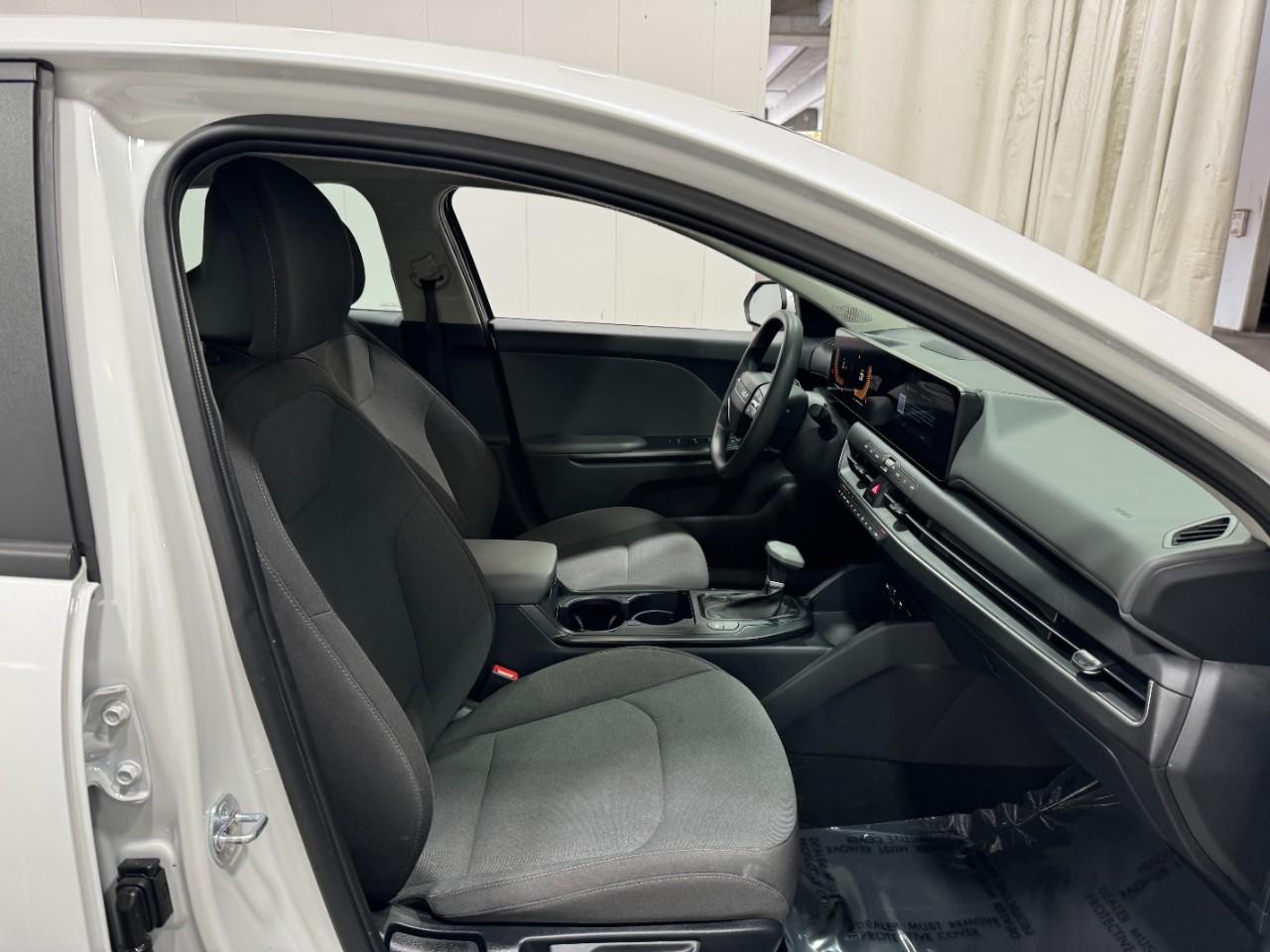 Kia K4 Vehicle Full-screen Gallery Image 17