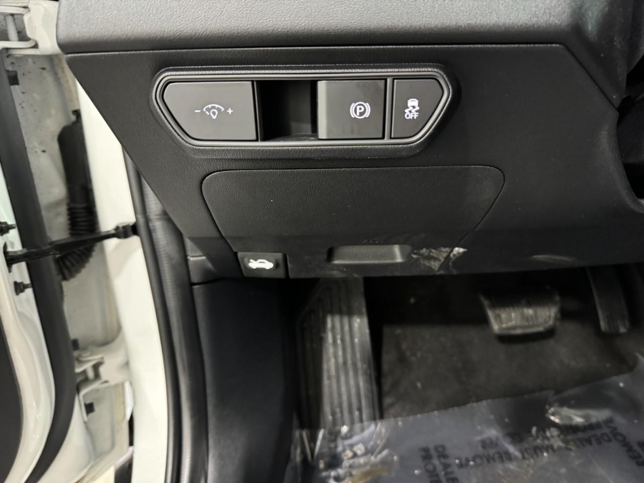 Kia K4 Vehicle Full-screen Gallery Image 25