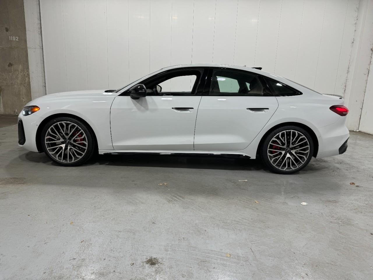 Audi S5 Vehicle Full-screen Gallery Image 2