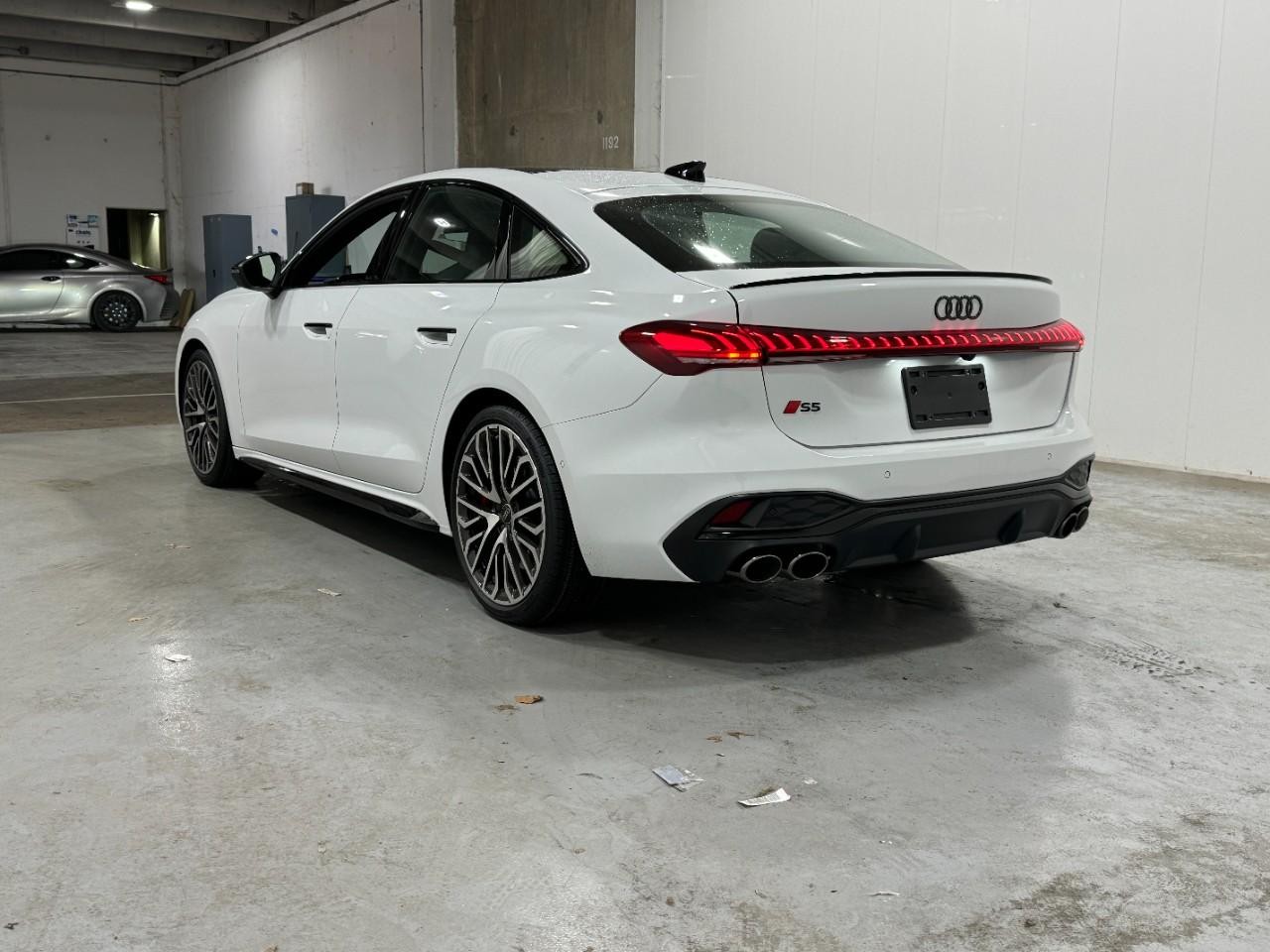 Audi S5 Vehicle Full-screen Gallery Image 3