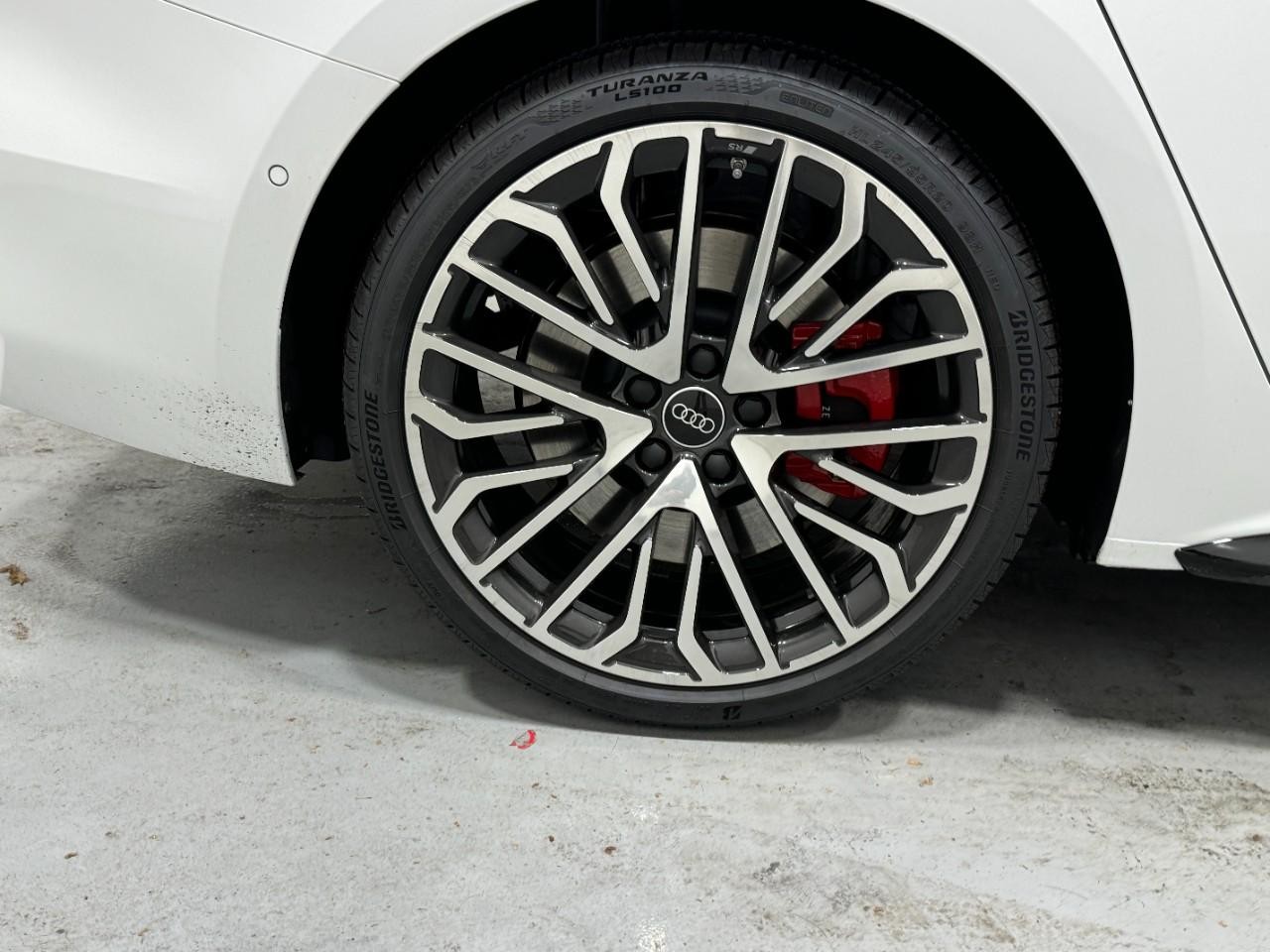 Audi S5 Vehicle Full-screen Gallery Image 5