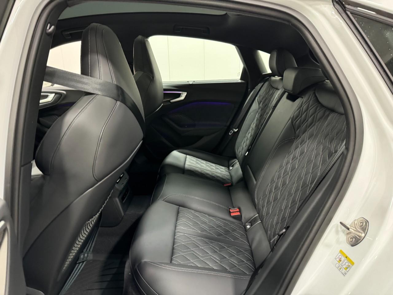 Audi S5 Vehicle Full-screen Gallery Image 8