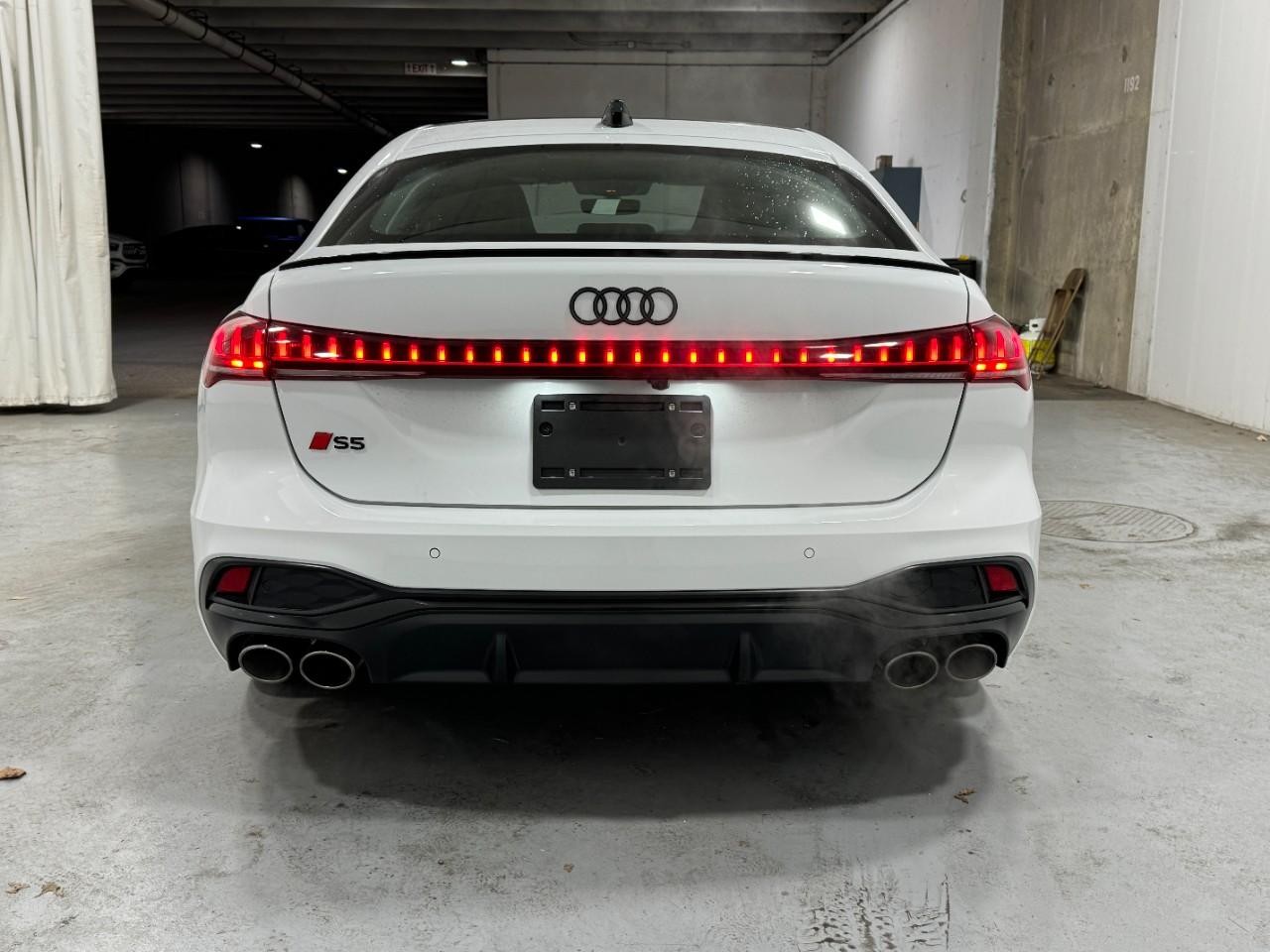 Audi S5 Vehicle Full-screen Gallery Image 9