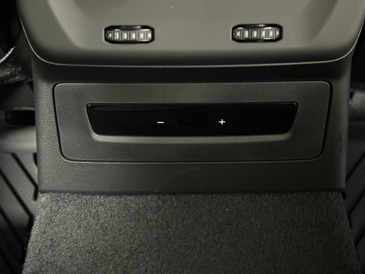 Audi S5 Vehicle Full-screen Gallery Image 11