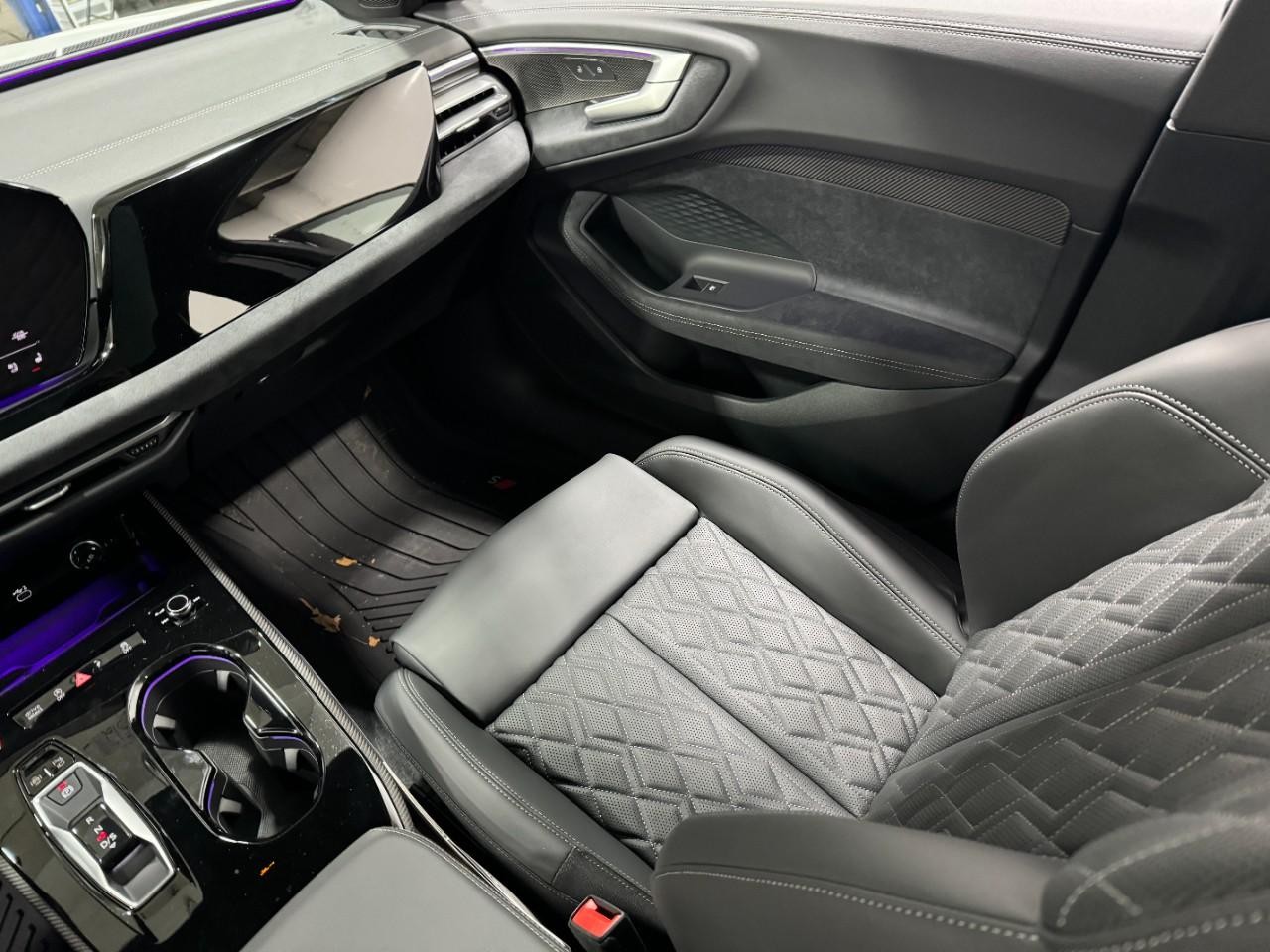 Audi S5 Vehicle Full-screen Gallery Image 17