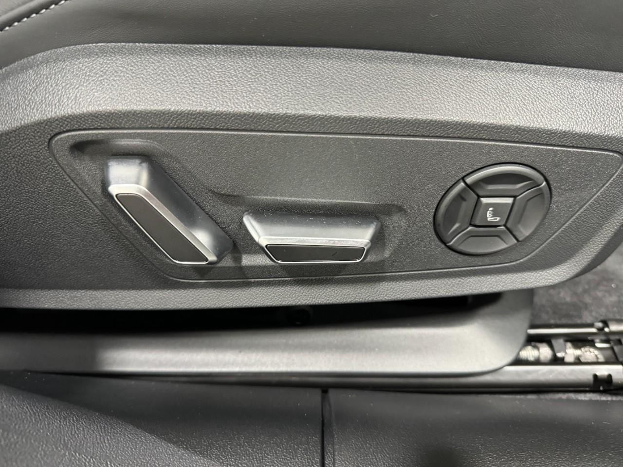 Audi S5 Vehicle Full-screen Gallery Image 20