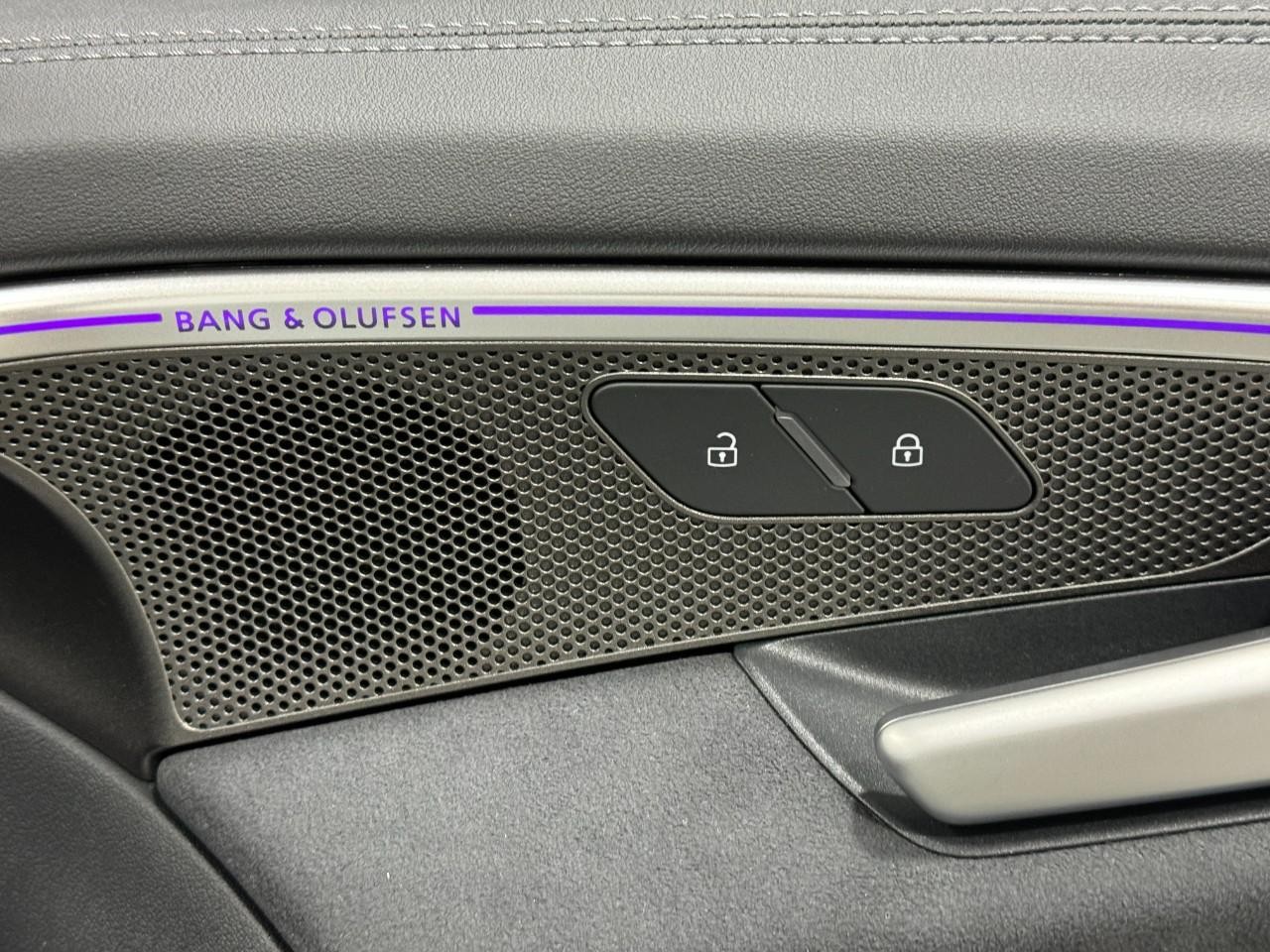 Audi S5 Vehicle Full-screen Gallery Image 21