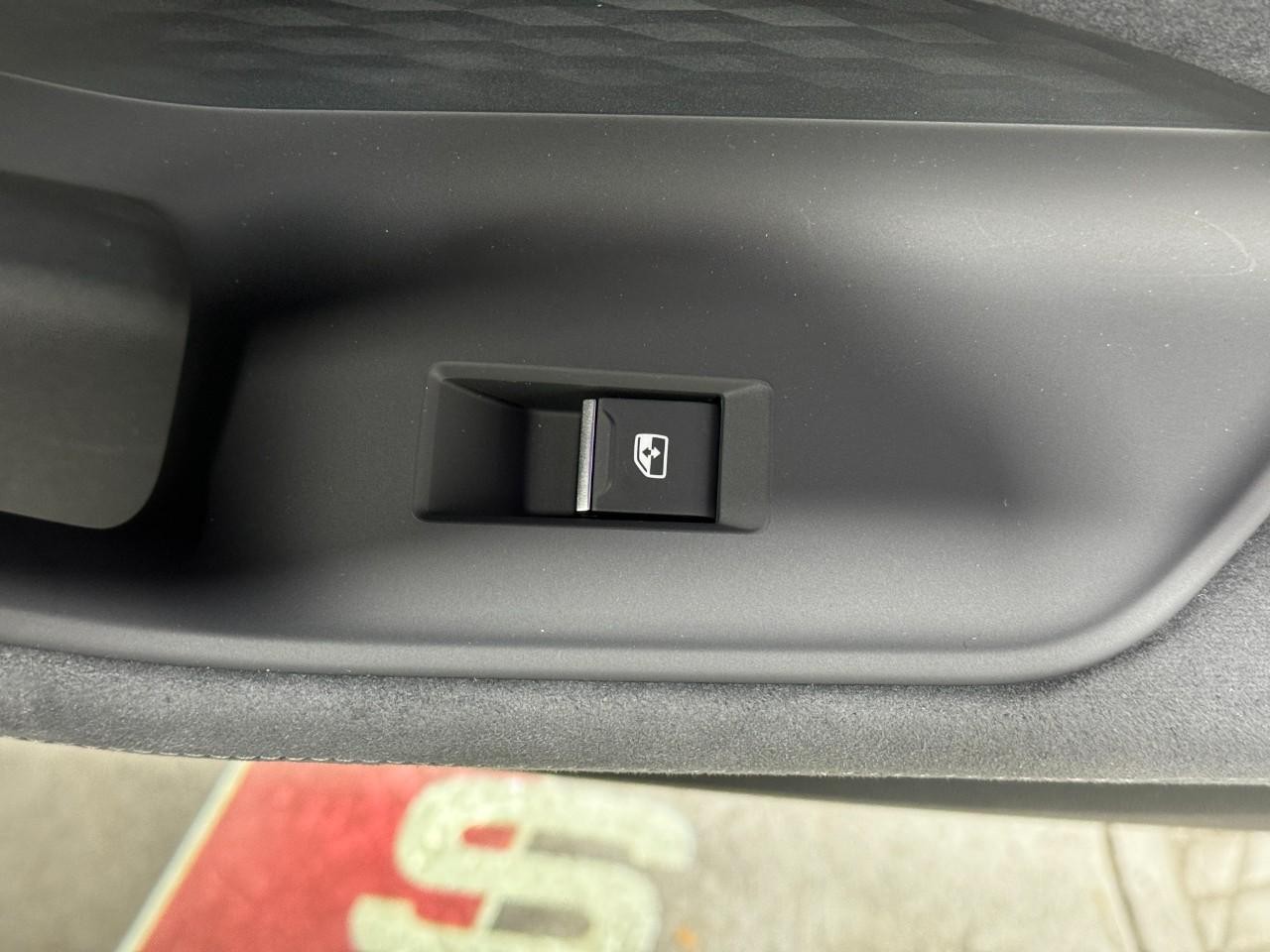 Audi S5 Vehicle Full-screen Gallery Image 22